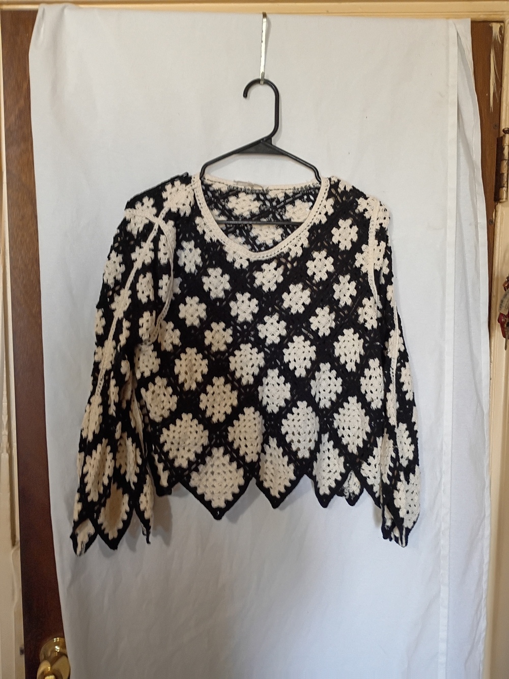 Solitaire Black and Cream Crochet Diamond Sweater Size M